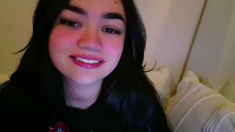 Snapshot of annatigarr chatting on 12-02-25, 03:23 meow online show from 12-02-25, 03:23