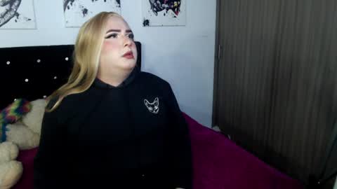 Anne VanHelsing online show from 07-10-26, 04:17
