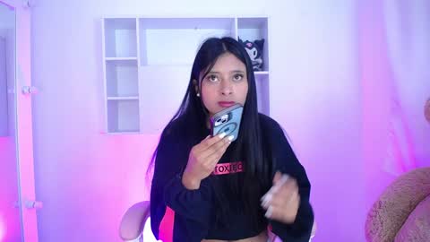 Snapshot of anni99_ chatting on 01-15-25, 11:21 Anni online show from 01-15-25, 11:21