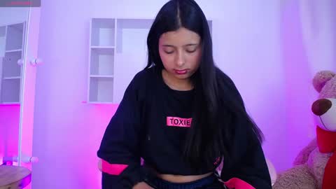 Snapshot of anni99_ chatting on 01-31-25, 10:31 Anni online show from 01-31-25, 10:31