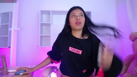 Snapshot of anni99_ chatting on 01-31-25, 01:34 Anni online show from 01-31-25, 01:34