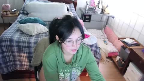 LAURA - A n n i e  S w a n online show from 01-21-25, 04:05