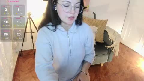 LAURA - A n n i e  S w a n online show from 02-19-25, 06:00