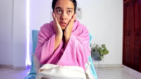 Snapshot of annie_sweet6 chatting on 12-22-25, 01:30 Annie online show from 12-22-25, 01:30