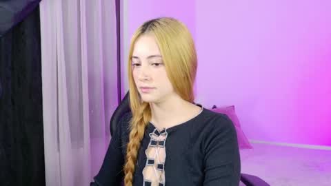 Snapshot of anniemora_ chatting on 05-22-26, 01:57 Annie online show from 05-22-26, 01:57