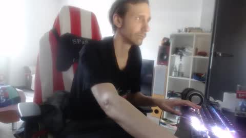 LoyalDog online show from 04-02-26, 08:56