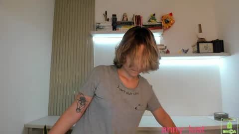 Issabela online show from 05-15-26, 09:33