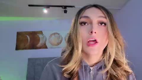 Snapshot of antonellastar24_ chatting on 06-22-26, 08:28 Antonella online show from 06-22-26, 08:28