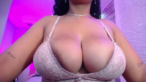 Anyela  online show from 02-01-25, 02:02