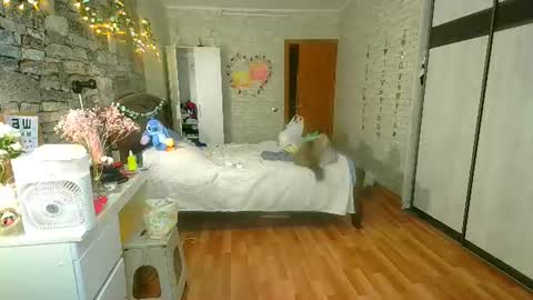 Aphrodite online show from 06-18-26, 12:09