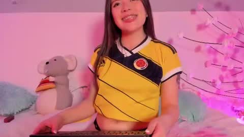 Snapshot of apple_of_pleasure chatting on 06-17-26, 10:21 Lily online show from 06-17-26, 10:21