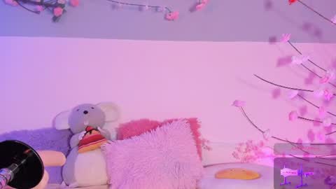 Snapshot of apple_of_pleasure chatting on 07-20-26, 08:33 Lily online show from 07-20-26, 08:33