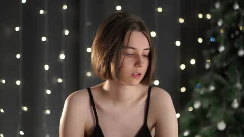 Snapshot of approche_toi_petite chatting on 01-06-26, 12:31 Meghan online show from 01-06-26, 12:31