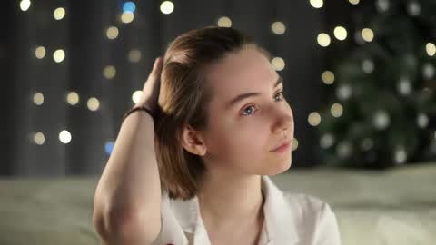 Snapshot of approche_toi_petite chatting on 01-11-26, 12:32 Meghan online show from 01-11-26, 12:32