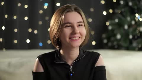 Snapshot of approche_toi_petite chatting on 01-17-26, 12:32 Meghan online show from 01-17-26, 12:32