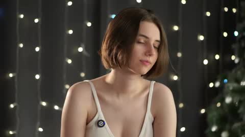 Snapshot of approche_toi_petite chatting on 01-18-26, 12:31 Meghan online show from 01-18-26, 12:31