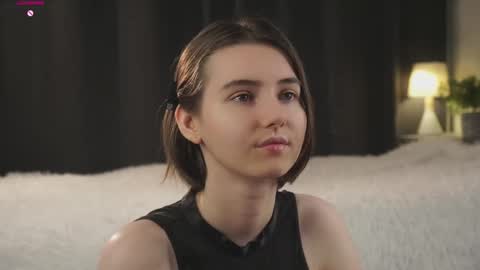 Snapshot of approche_toi_petite chatting on 02-05-26, 12:54 Meghan online show from 02-05-26, 12:54