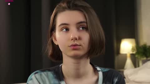 Snapshot of approche_toi_petite chatting on 02-06-26, 01:14 Meghan online show from 02-06-26, 01:14