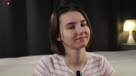 Snapshot of approche_toi_petite chatting on 02-07-26, 12:53 Meghan online show from 02-07-26, 12:53