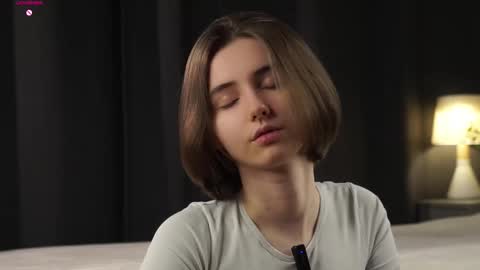 Snapshot of approche_toi_petite chatting on 02-08-26, 12:41 Meghan online show from 02-08-26, 12:41