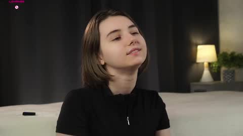 Snapshot of approche_toi_petite chatting on 02-17-26, 01:18 Meghan online show from 02-17-26, 01:18