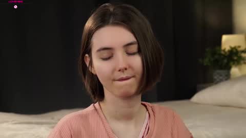 Snapshot of approche_toi_petite chatting on 03-04-26, 01:39 Meghan online show from 03-04-26, 01:39