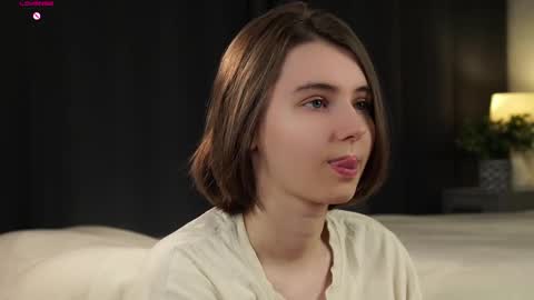 Snapshot of approche_toi_petite chatting on 03-06-26, 01:51 Meghan online show from 03-06-26, 01:51