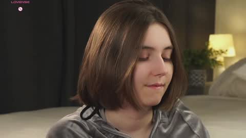 Snapshot of approche_toi_petite chatting on 03-26-26, 02:11 Meghan online show from 03-26-26, 02:11