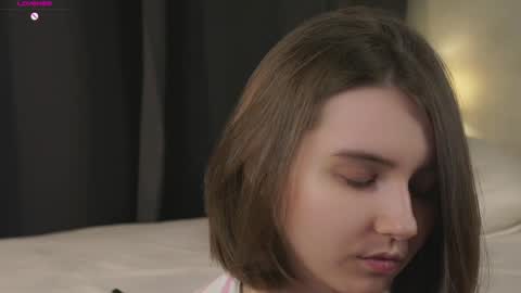 Snapshot of approche_toi_petite chatting on 04-10-26, 12:43 Meghan online show from 04-10-26, 12:43