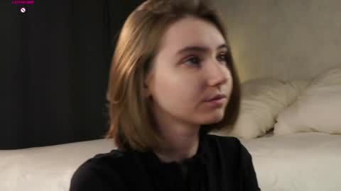 Snapshot of approche_toi_petite chatting on 04-14-26, 12:55 Meghan online show from 04-14-26, 12:55