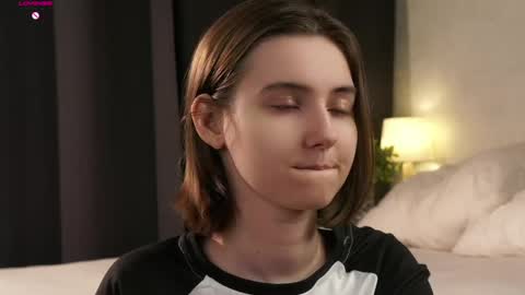 Snapshot of approche_toi_petite chatting on 04-15-26, 12:56 Meghan online show from 04-15-26, 12:56