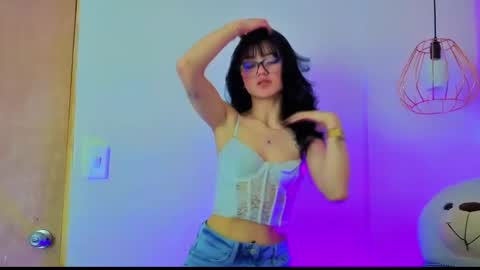 Snapshot of april_bennett chatting on 06-06-26, 12:21 online show from 06-06-26, 12:21