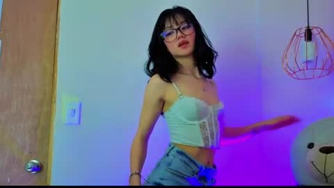 Snapshot of april_bennett chatting on 06-18-26, 01:26 online show from 06-18-26, 01:26