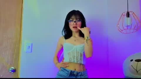 Snapshot of april_bennett chatting on 06-27-26, 12:22 online show from 06-27-26, 12:22