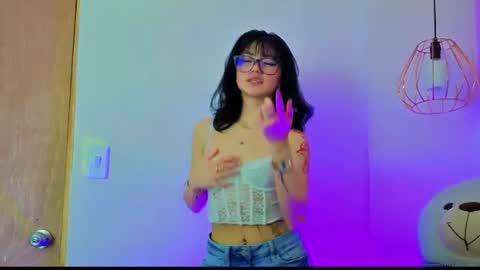 Snapshot of april_bennett chatting on 06-30-26, 12:06 online show from 06-30-26, 12:06