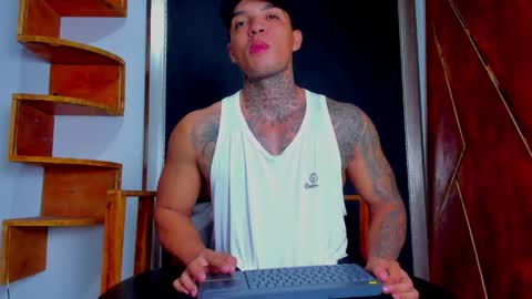 Snapshot of aquiles_elpapi chatting on 04-09-26, 06:30 AquilesElpapi online show from 04-09-26, 06:30