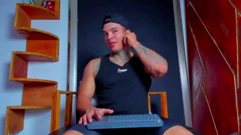 Snapshot of aquiles_elpapi chatting on 04-14-26, 02:01 AquilesElpapi online show from 04-14-26, 02:01