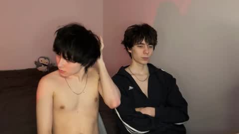 Snapshot of ar1zze chatting on 02-18-26, 05:20 zik and kris online show from 02-18-26, 05:20