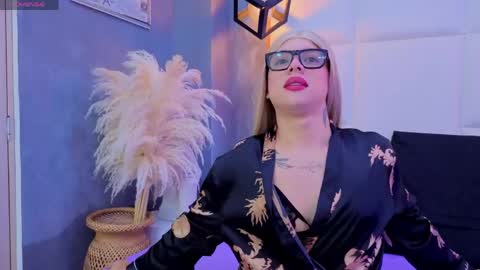 Snapshot of aranza_jones chatting on 04-25-26, 01:52 Aranza online show from 04-25-26, 01:52
