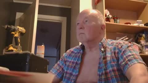 Snapshot of arcticman44 chatting on 04-19-26, 07:05 arcticman44 online show from 04-19-26, 07:05