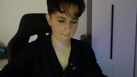 Snapshot of aresnoir chatting on 04-25-26, 07:00 AresNoir online show from 04-25-26, 07:00