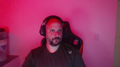 Snapshot of argentinox30 chatting on 12-20-25, 01:23 argentinox30 online show from 12-20-25, 01:23