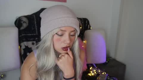 Snapshot of ari_kat666 chatting on 05-03-26, 02:39 ari online show from 05-03-26, 02:39