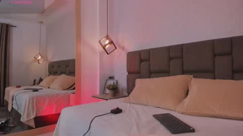 Snapshot of ariana_giraldo chatting on 03-20-26, 11:48 ariana_giraldo online show from 03-20-26, 11:48