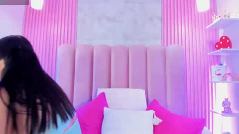 ArianaRougee online show from 06-17-26, 04:15