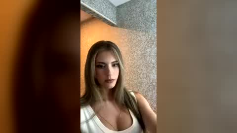 Snapshot of ariavey chatting on 07-22-26, 12:24 Aria online show from 07-22-26, 12:24