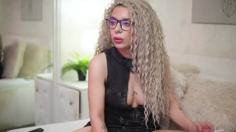 Snapshot of ariayasmin chatting on 04-14-26, 08:59 Aria online show from 04-14-26, 08:59