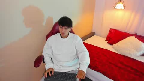 Ari and Aiden online show from 06-11-26, 11:52