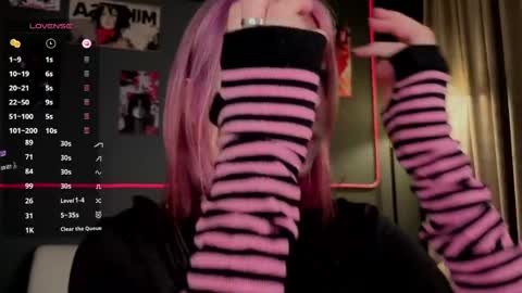 Snapshot of arielabradberry chatting on 05-04-26, 03:30 Ariel online show from 05-04-26, 03:30