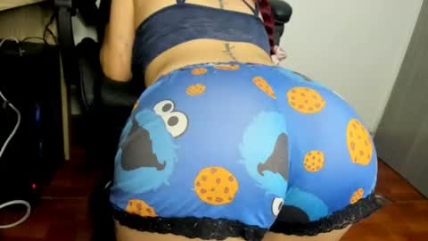 Snapshot of ariell_rose1 chatting on 06-25-26, 02:11 Stephany online show from 06-25-26, 02:11